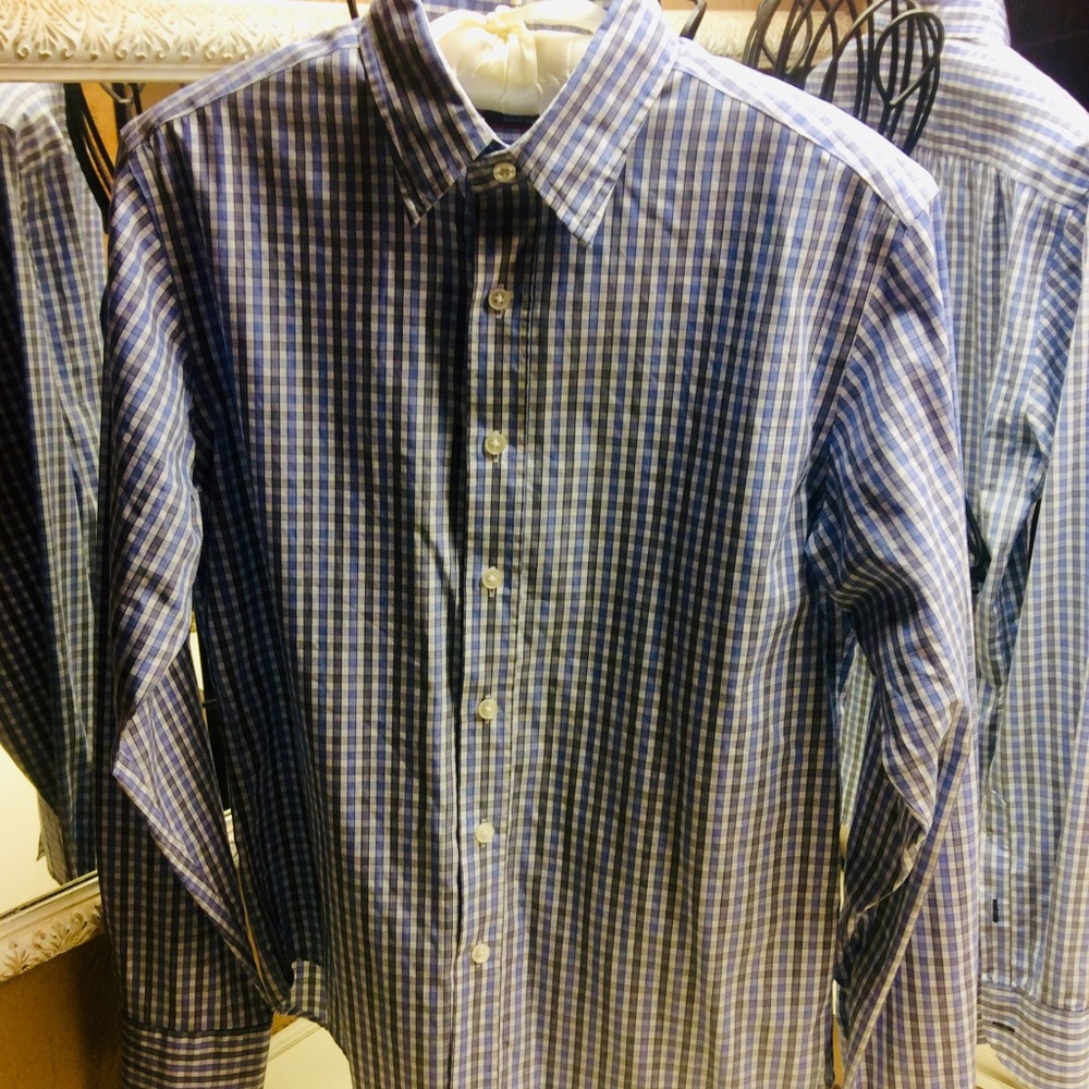UnTuckit men’s shirt